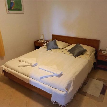 Apartmani Gracijela Karlobag Εξωτερικό φωτογραφία