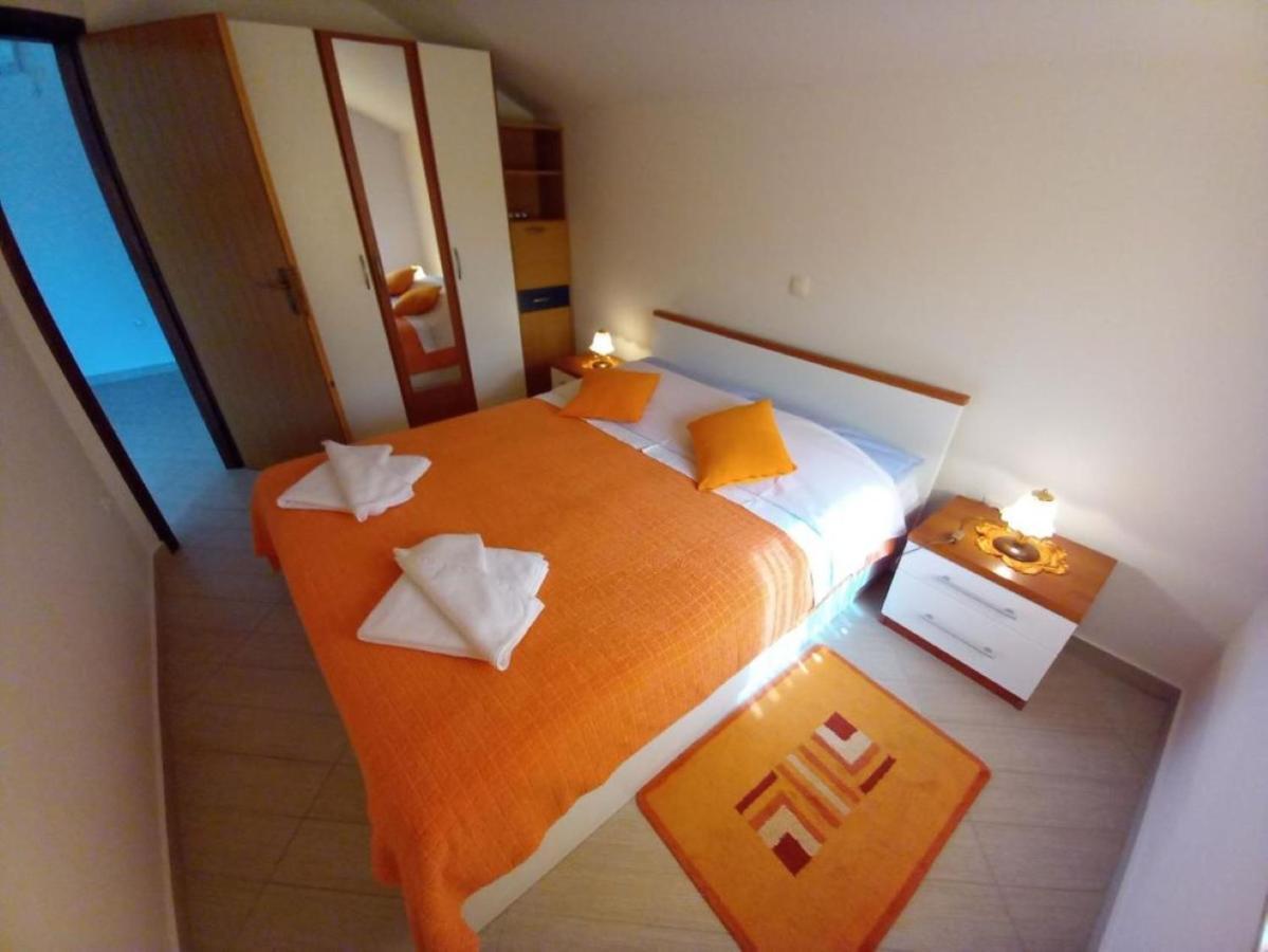 Apartmani Gracijela Karlobag Εξωτερικό φωτογραφία