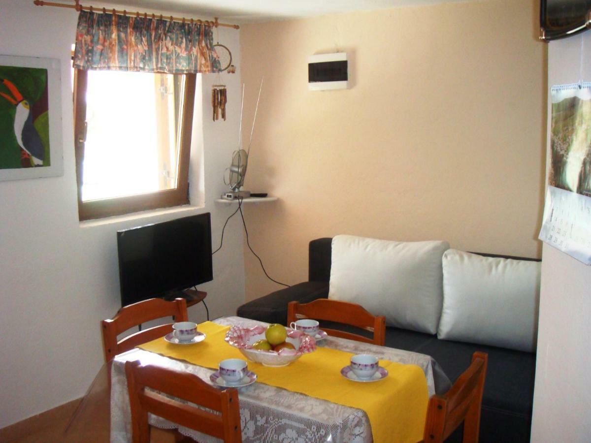 Apartmani Gracijela Karlobag Εξωτερικό φωτογραφία