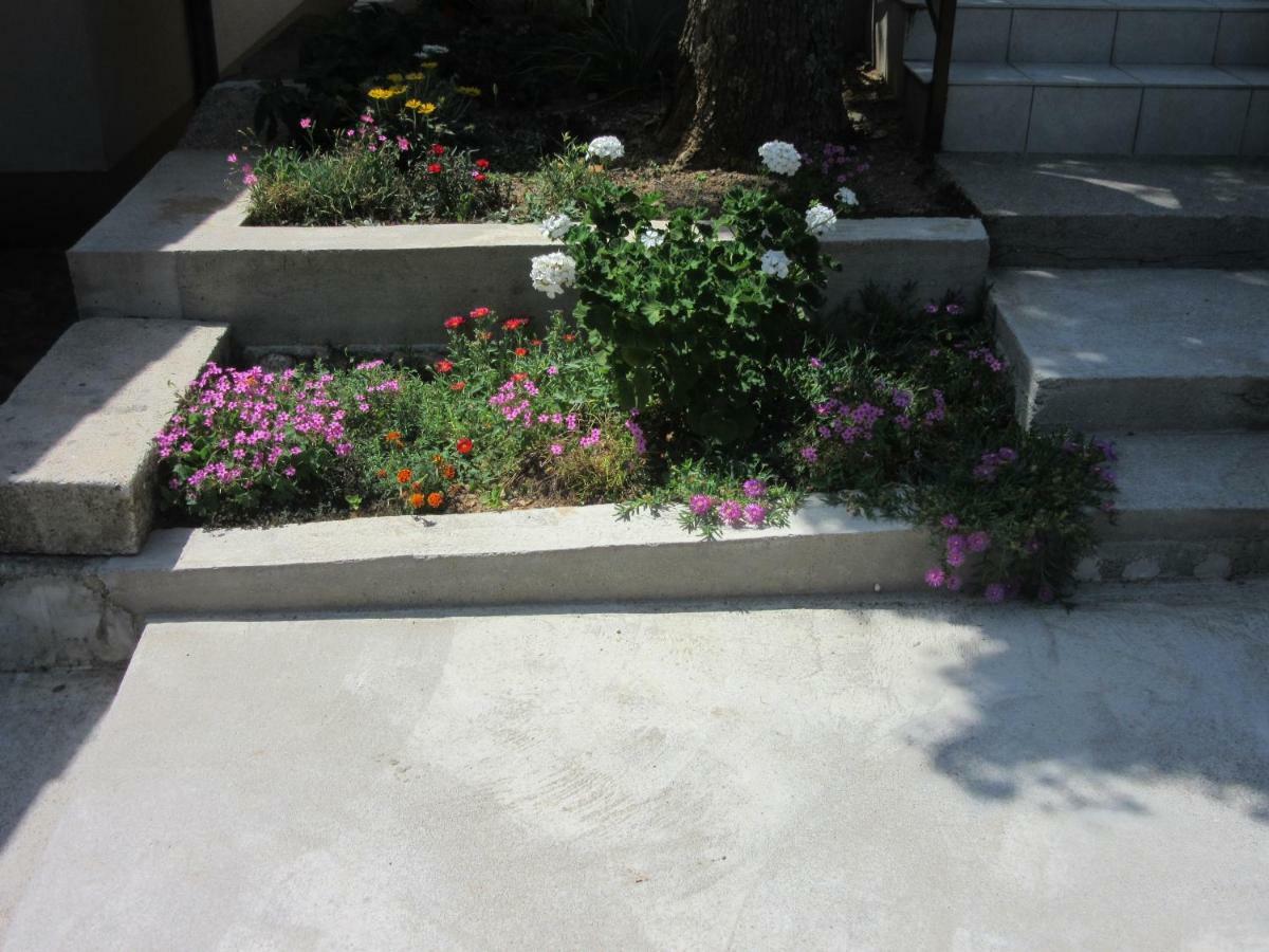 Apartmani Gracijela Karlobag Εξωτερικό φωτογραφία